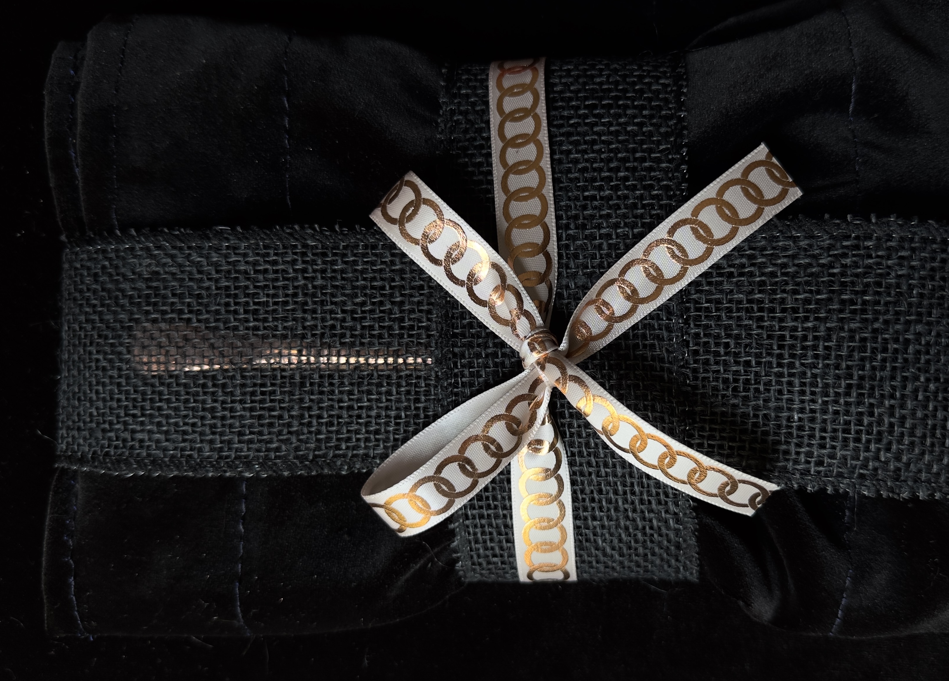 Serving Servings — wrapping and handle detail